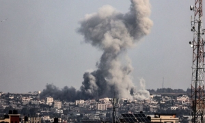 رغم التحذيرات الدولية.. 20 قتيلا بقصف إسرائيلي على 3 منازل برفح